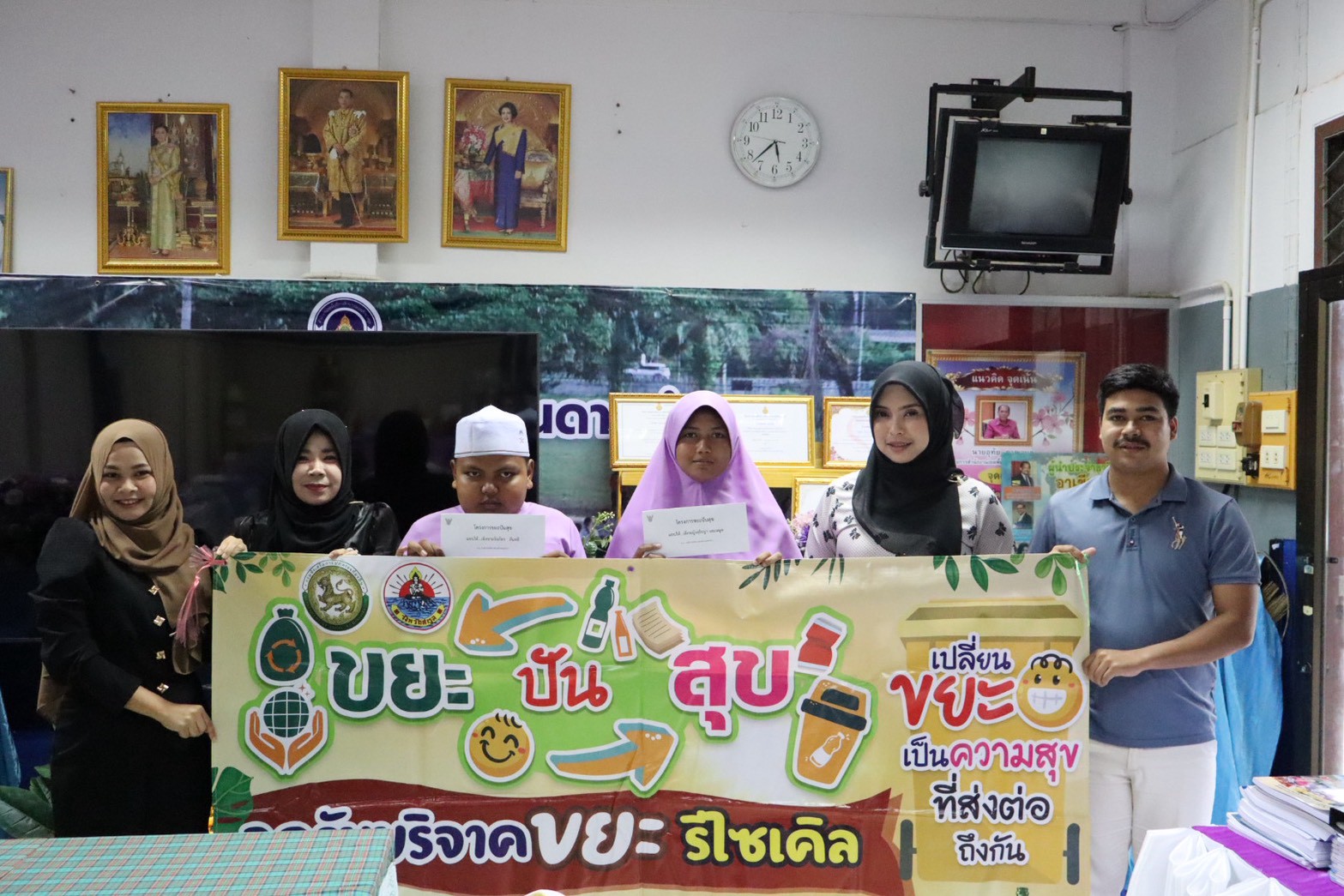 ลงพื้นที่เพื่อมอบทุนการศึกษาให้กับนักเรียนโรงเรียนบ้านดาหลำ ตามโครงการขยะปันสุข ประจำเดือน พฤศจิกายน ประจำปีงบประมาณ 2569