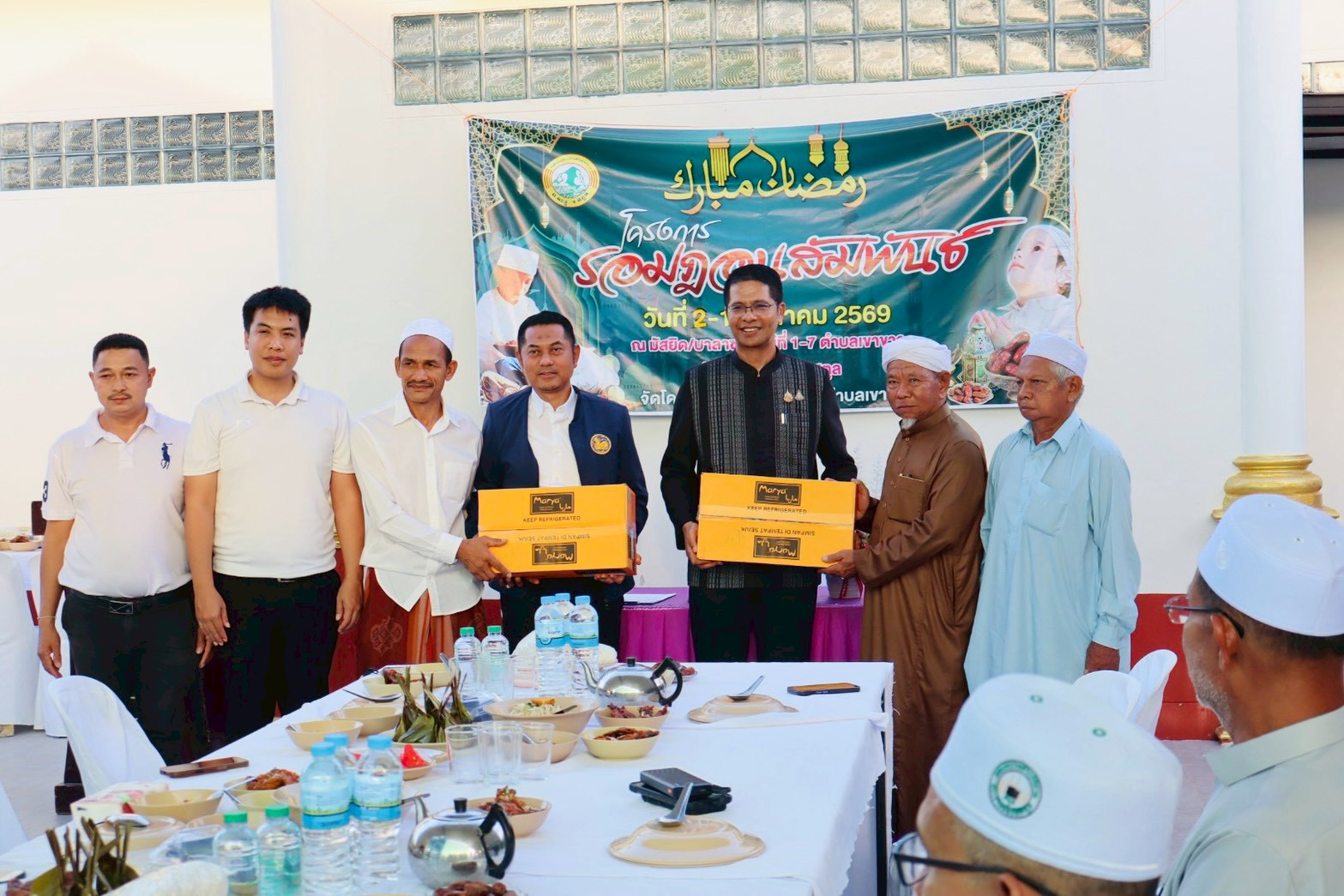 ร่วมให้การต้อนรับ นายคณิต คงช่วย ผู้ว่าราชการจังหวัดสตูล และนายกริชชัย ภู่ฉุน นายอำเภอละงู พร้อมด้วยปลัดอำเภอละงู ในโอกาสเข้าร่วมกิจกรรมโครงการรอมฎอนสัมพันธ์ และร่วมรับประทานอาหารละศีลอดร่วมกัน ณ มัสยิดบ้านเกาะแกล หมู่ที่ 5