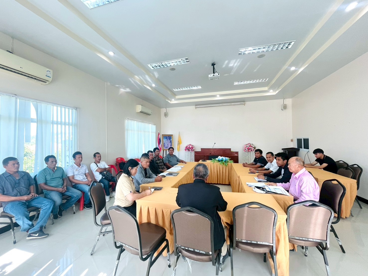 ร่วมประชุมหารือเกี่ยวกับการขอรับการสนับสนุนโครงการสำรวจ ออกแบบ และซ่อมแซมแหล่งน้ำขนาดเล็กของส่วนราชการที่ยังมิได้ถ่ายโอนภารกิจให้แก่องค์กรปกครองส่วนท้องถิ่น ในพื้นที่องค์การบริหารส่วนตำบลเขาขาว อำเภอละงู จังหวัดสตูล