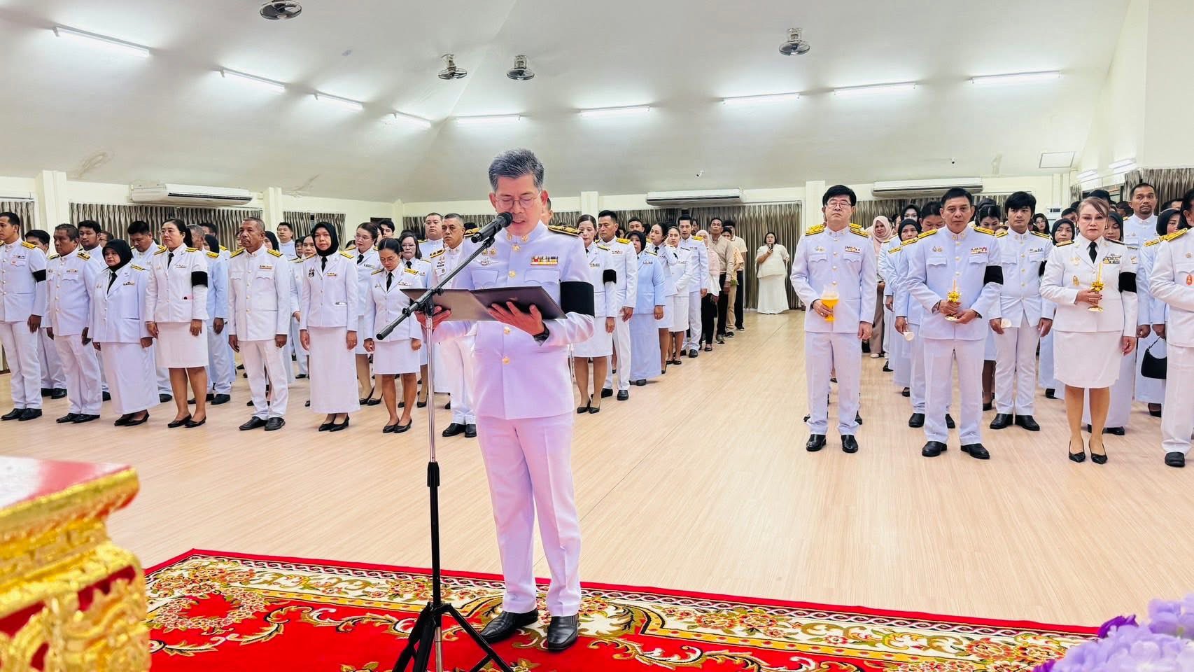 เข้าร่วมพิธีถวายเครื่องราชสักการะ และวางพานพุ่ม พิธีลงนามถวายพระพรชัยมงคล และพิธีจุดเทียนถวายพระพรชัยมงคล เนื่องในโอกาสวันเฉลิมพระชนมพรรษาสมเด็จพระนางเจ้าฯ พระบรมราชินี